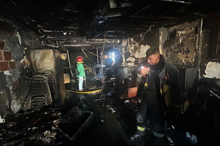 Se incendió la redacción de la revista Anfibia | Actualidad