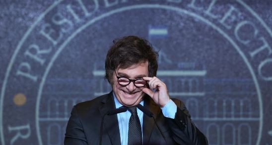 Milei, provocador en el #8M: "A las que tienen el coraje de atreverse a la fuerza del cambio" | Política