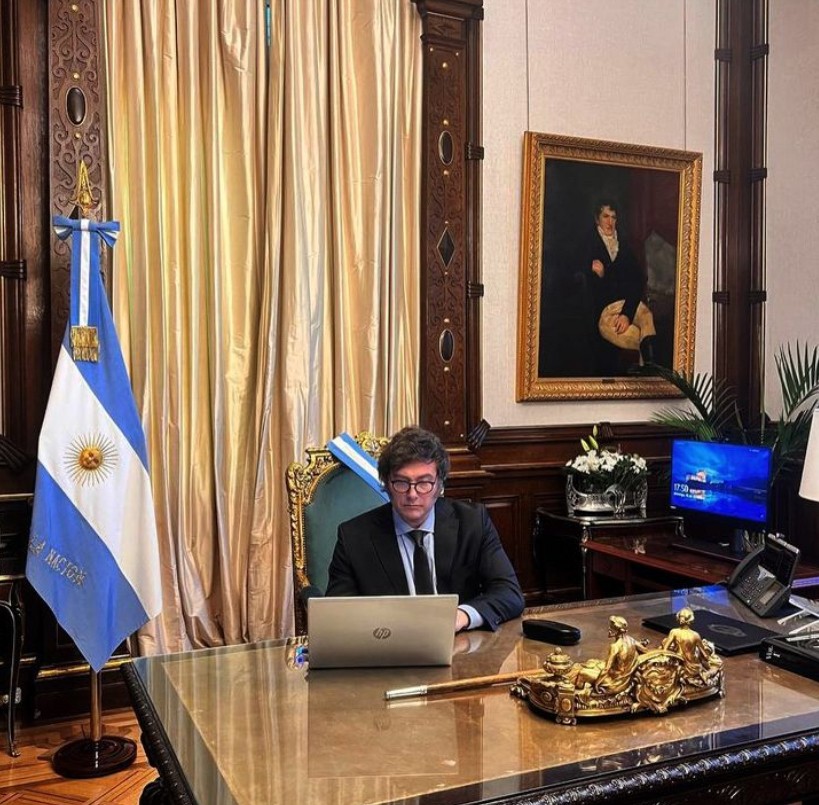 Milei afirmó que baraja pedirle 15 mil millones de dólares al FMI para abrir el cepo | Política