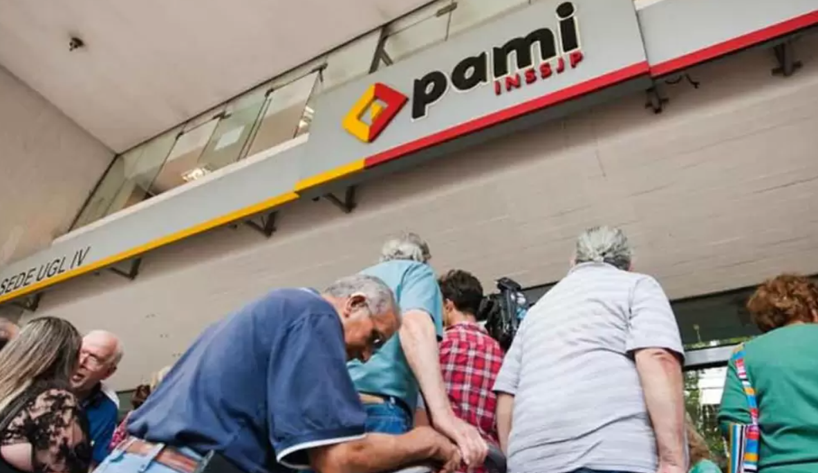 "El PAMI está en situación crítica", afirmó su director: recortaron $90.000 millones de "gastos políticos" | Política