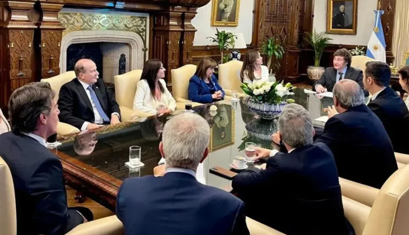 Tras el rechazo del DNU en el Senado, Milei reúne a su equipo con Menem y Villarruel incluidos | Política
