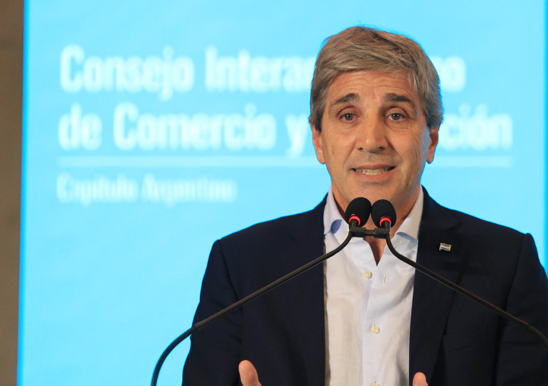 Caputo le pidió a los empresarios que sean "héroes" y les prometió baja de impuestos | Economía