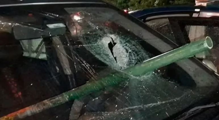 Brutal ataque en Belgrano: le tiraron un caño sobre el auto mientras manejaba hacia el trabajo | Actualidad