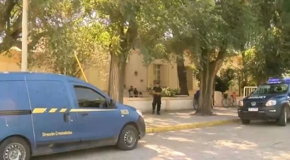 Una niña encontró una bala dentro de una cajita en la ventana de una escuela | Actualidad