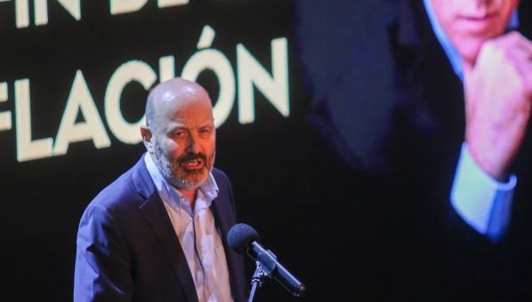 Sturzenegger defendió la política fiscal y negó que se esté aplicando un "ajuste" | Política