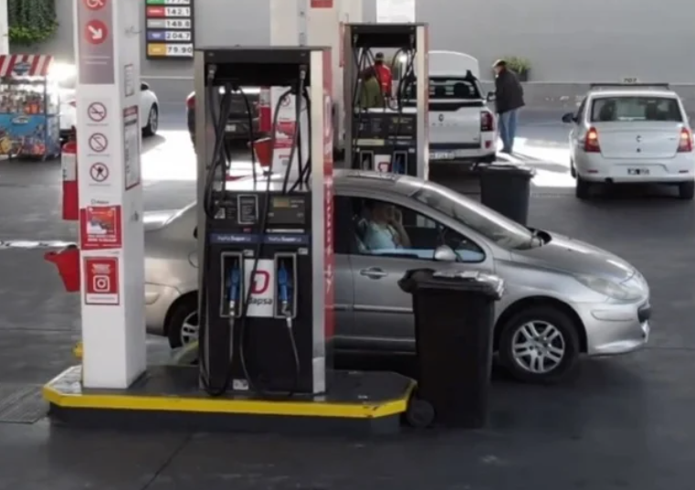 La estación de servicio que vende nafta más barata "para ayudar a nuestros clientes" | Actualidad