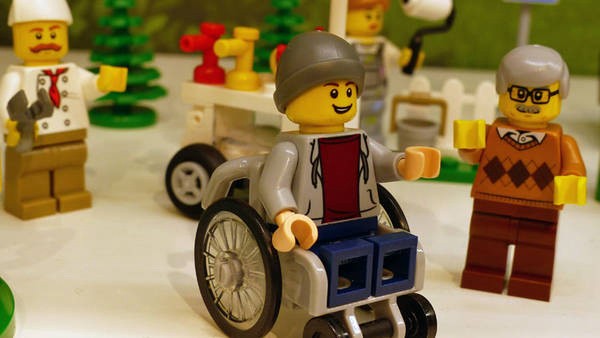 Lego presentó su primer muñeco en silla de ruedas | Curiosidades