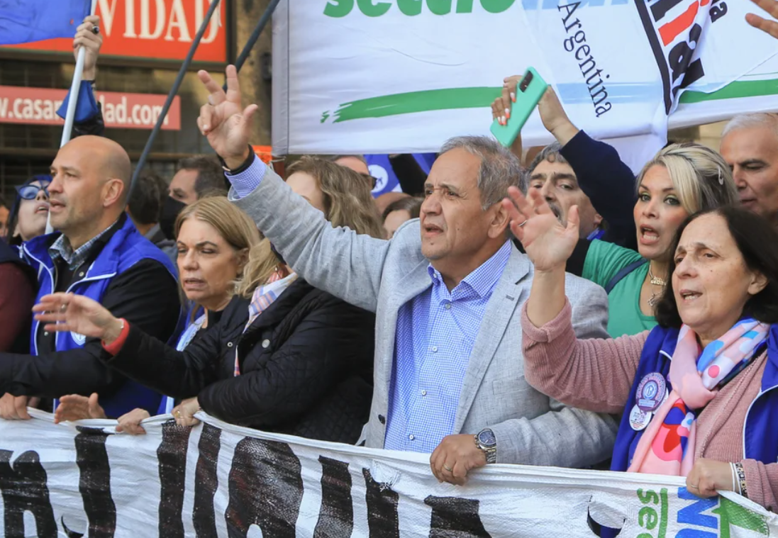 Bancarios lograron un nuevo aumento paritario: acumulan una suba del 50% en el primer trimestre del año | Economía