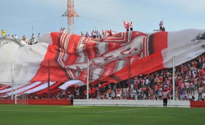 El comunicado de Instituto tras el menor herido de bala durante la violenta pelea entre barras | Deportes