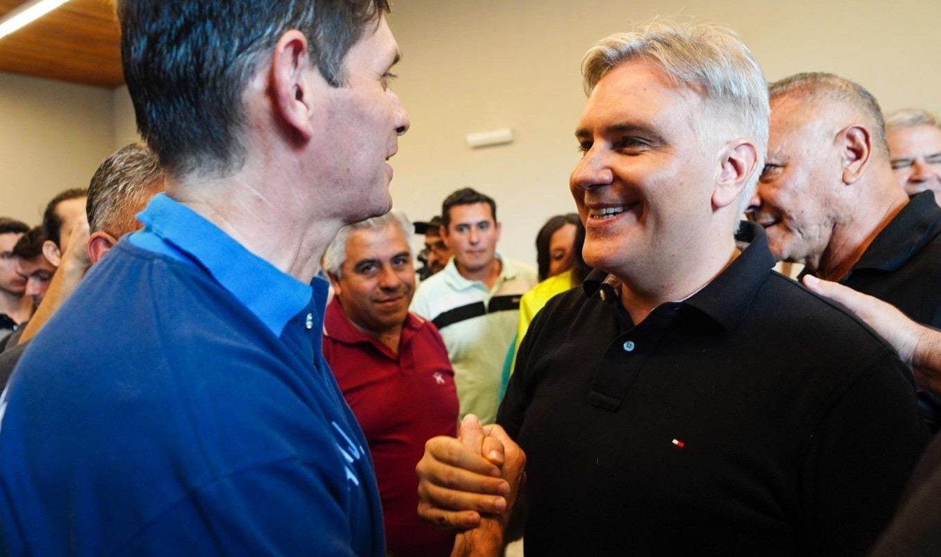 Llaryora: "En tiempos de crisis es vital mantener la obra pública para sostener el empleo" | Política