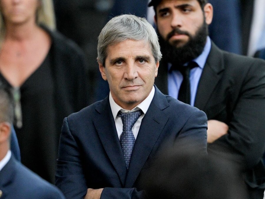 Caputo dijo que se podría bajar impuestos "antes de lo esperado" por el superávit fiscal | Política