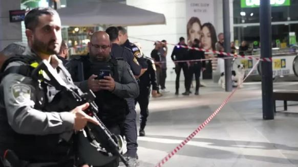 Un terrorista acuchilló e hirió gravemente a un niño y a dos jóvenes en Israel | Internacionales