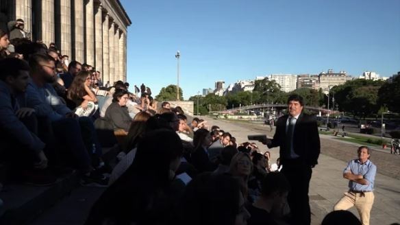 Clase pública en defensa de la UBA: “Ganar la calle para no perder el aula” | Actualidad