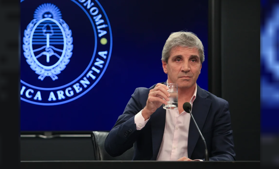 Más poder para Caputo: Economía absorbió cuatro de las cinco secretarías que dependían de Infraestructura | Política