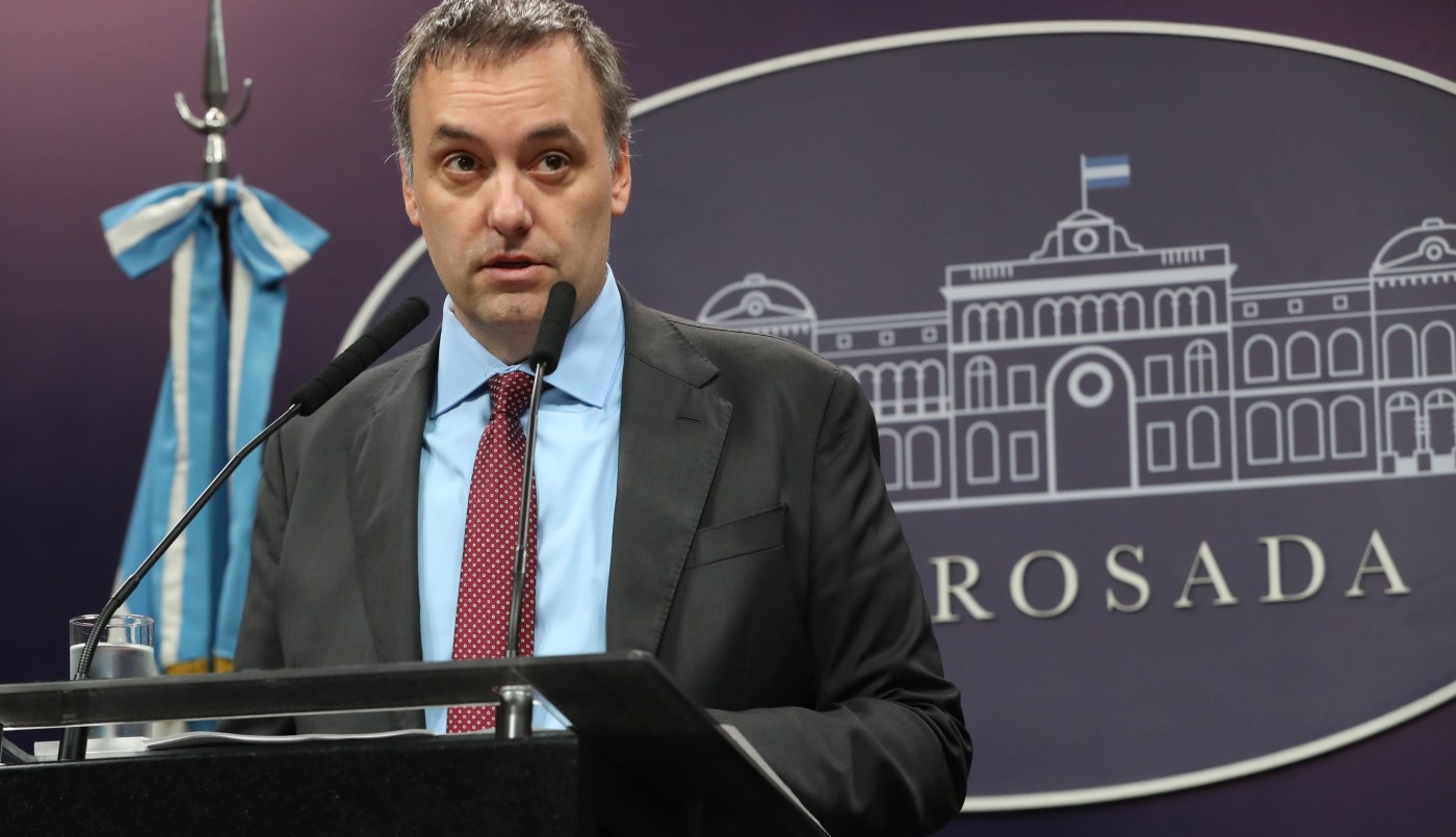 "Corre por su cuenta": el Gobierno se distanció de la opinión de Benegas Lynch sobre educación | Política