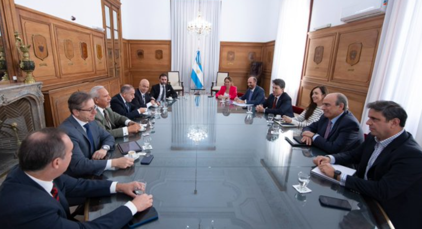 Tras el envío del borrador de la nueva ley Bases, el Gobierno recibió a los jefes de bloques del Senado | Política