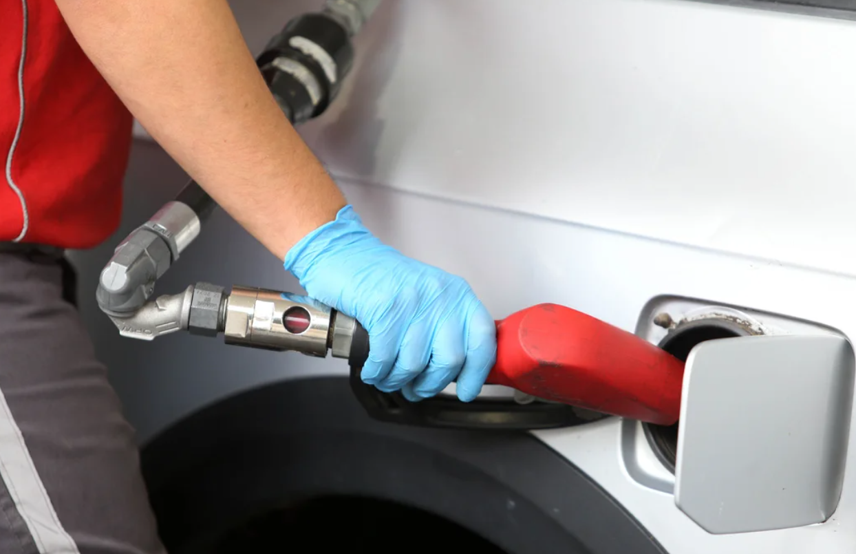 Suba de precios y recesión: cayó la venta de combustibles | Economía