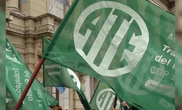 Movilización de ATE por despidos en la Secretaría de Niñez y Familia | Política