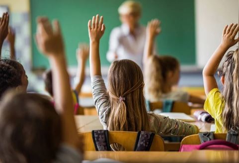 Cómo solicitar la ayuda escolar de $30 mil que ofrece la Ciudad: los detalles | Economía