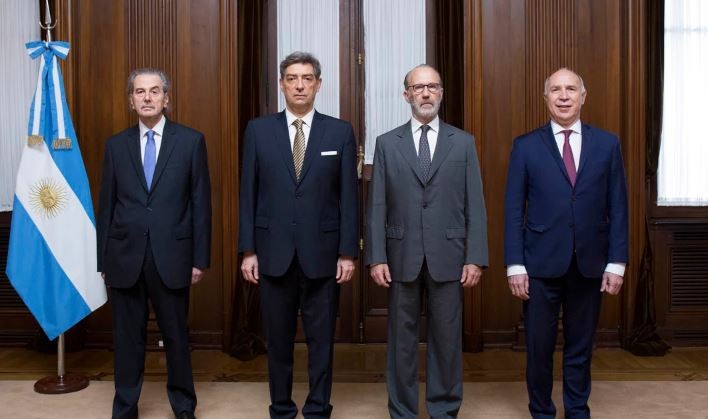 La Corte rechazó dos planteos contra el DNU 70/23 de Javier Milei | Política