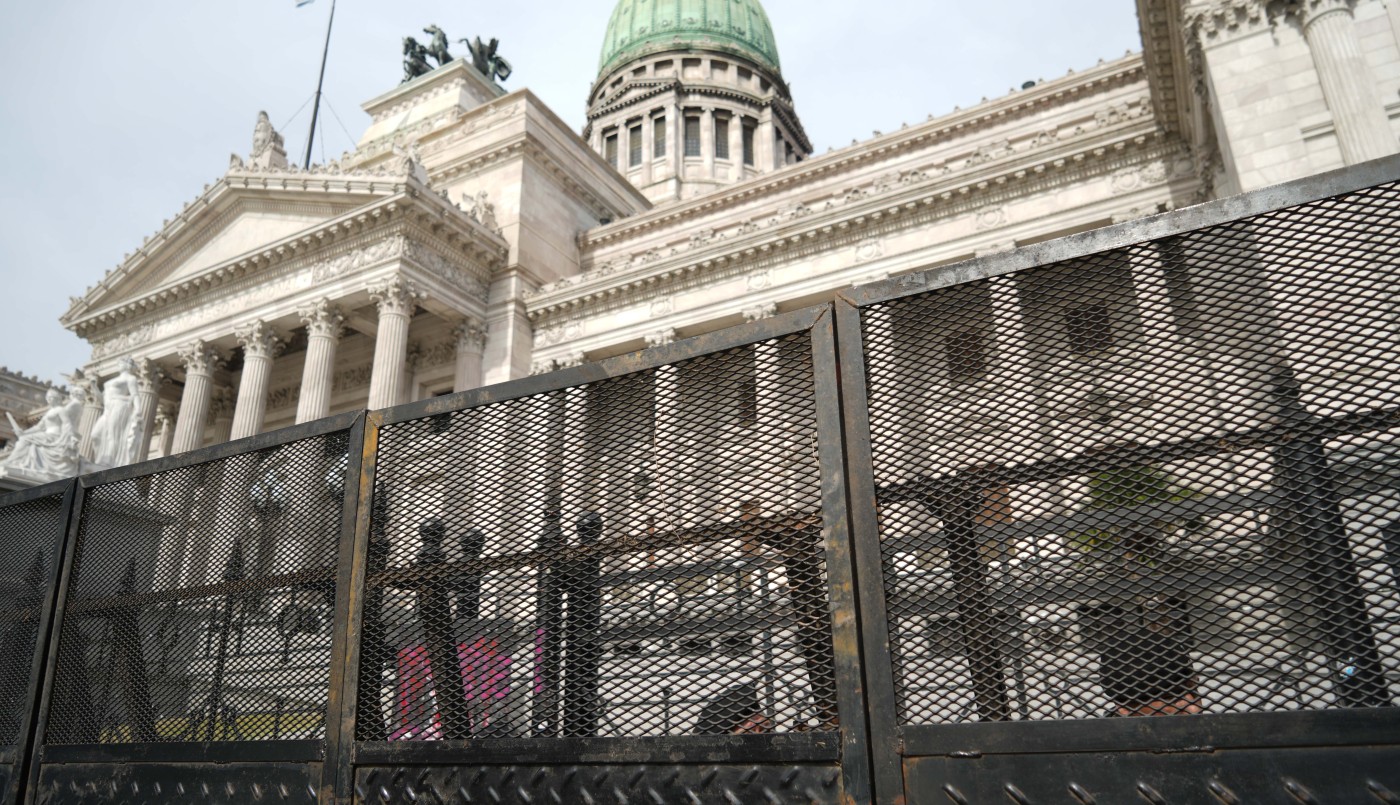 Negociaciones clave del oficialismo y gobernadores por la Ley Bases y el paquete fiscal | Política