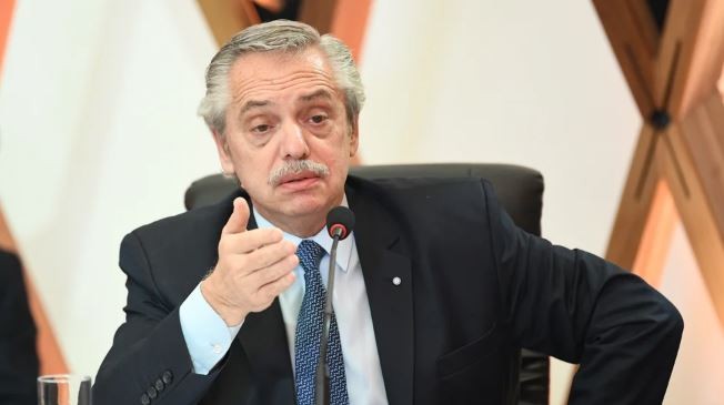 Alberto Fernández chicaneó a Javier Milei tras su decisión de no viajar más en vuelos comerciales | Política