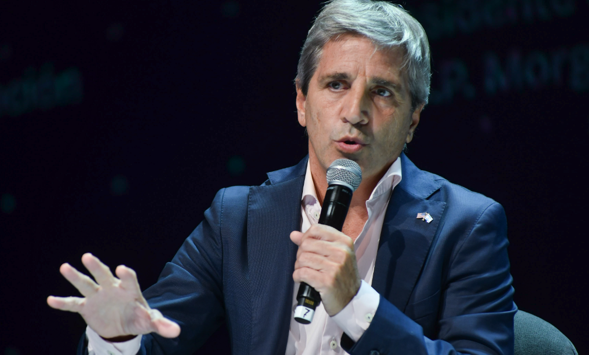 Caputo felicitó a la Secretaria de Comercio por baja en prepagas: "Utilizando herramientas institucionales" | Economía