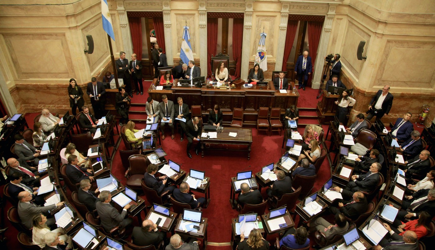 Además del aumento de 165%, los senadores se auto otorgaron un aguinaldo en sus dietas | Política