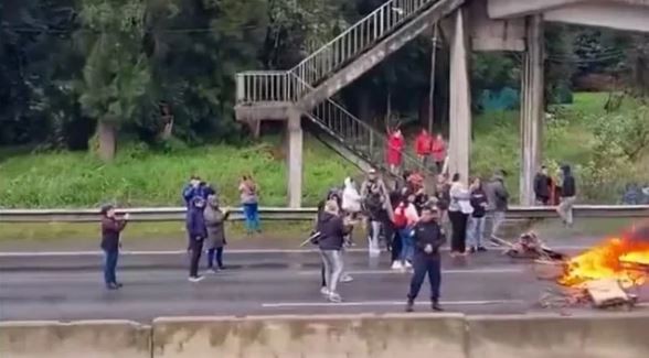 Caos en Panamericana: vecinos reclaman la construcción de un puente peatonal derrumbado en un choque | Actualidad