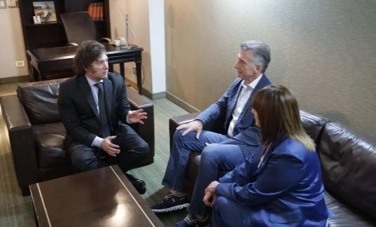 Primer encuentro público luego de meses: Milei y Macri, juntos en una cumbre liberal | Política