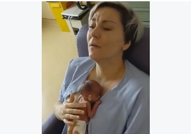 Video: el momento en que una madre abraza por primera vez a su bebé prematuro | Curiosidades