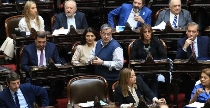 Unión por la Patria pidió una sesión especial en Diputados para rechazar el DNU de Milei | Política
