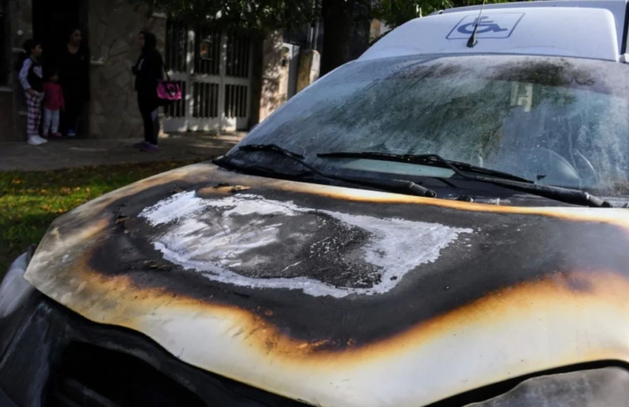 Rosario en crisis: incendios de autos y nuevas amenazas contra Bullrich y Pullaro | Actualidad