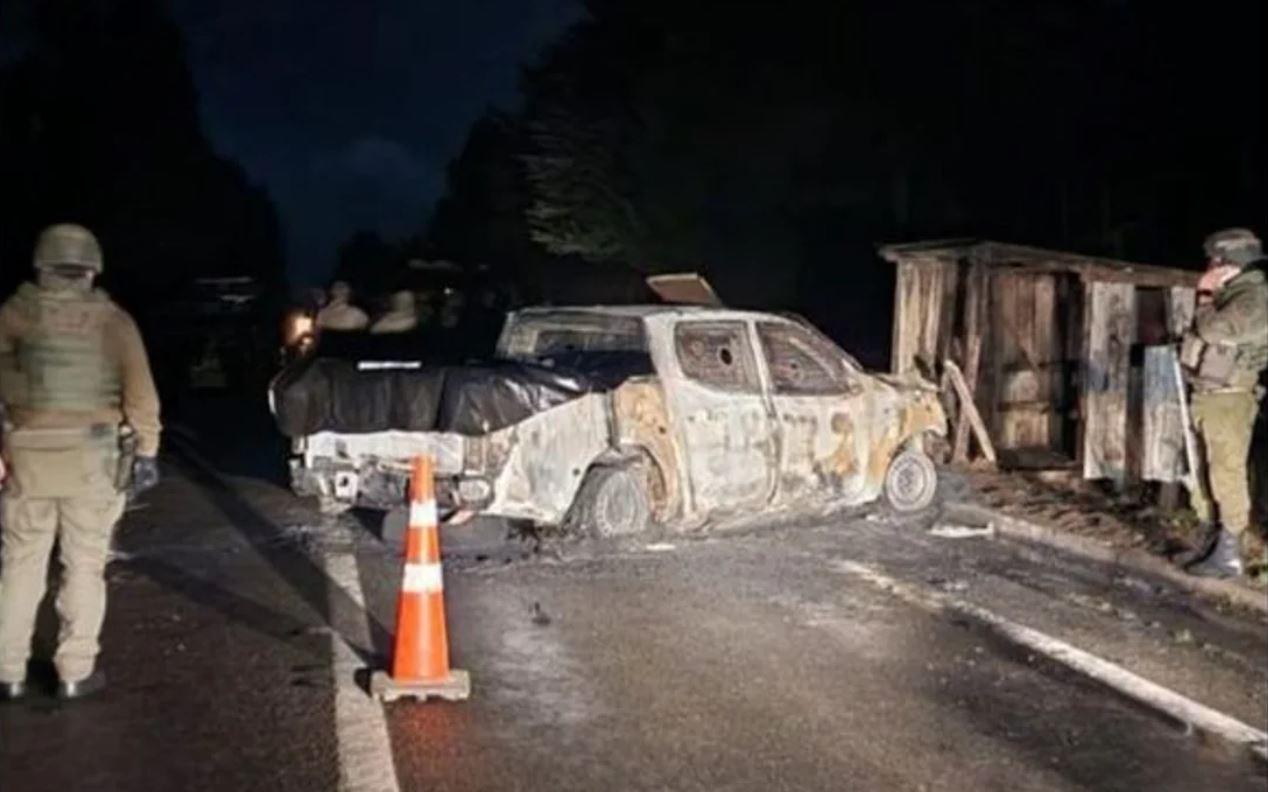 Conmoción en Chile: emboscaron y asesinaron a tres carabineros y les incendiaron la patrulla | Internacionales