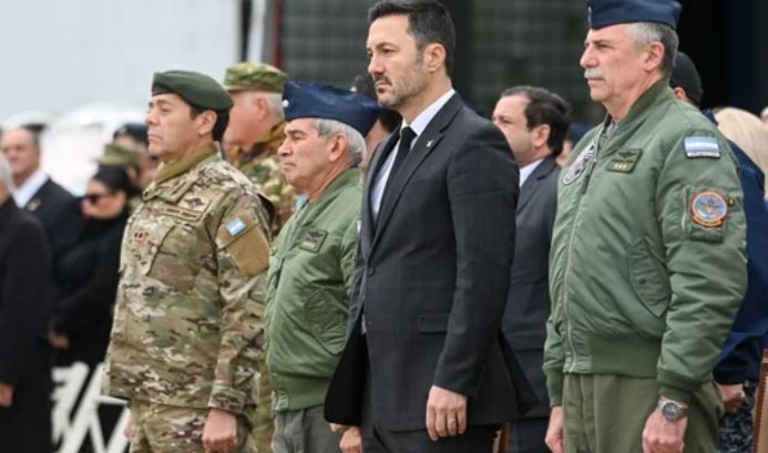 Luis Petri defendió la compra de los F-16: "Todo nuestro espacio aéreo era un colador" | Política