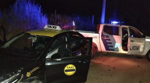 Un adolescente de 15 años robó un taxi, lo chocó contra un patrullero y fue detenido | Actualidad