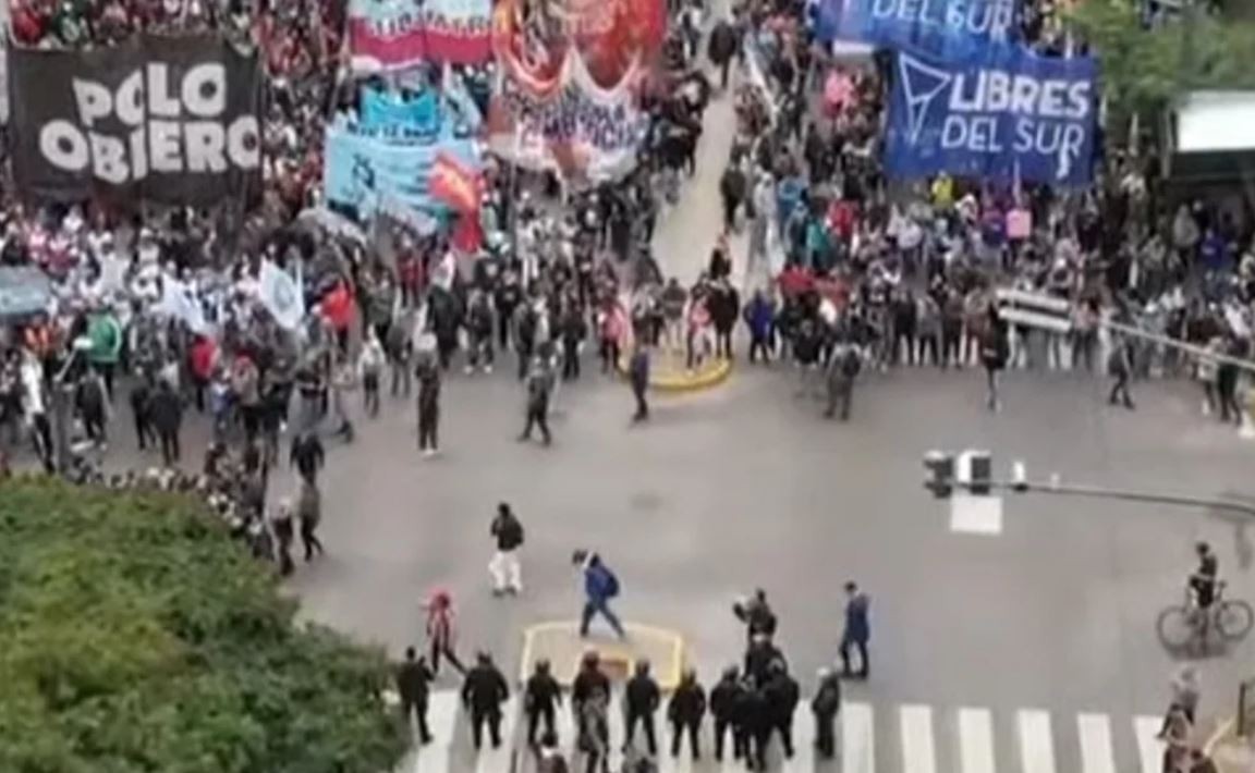 Organizaciones sociales marcharon a la Quinta de Olivos, pero la policía no los dejó llegar | Política