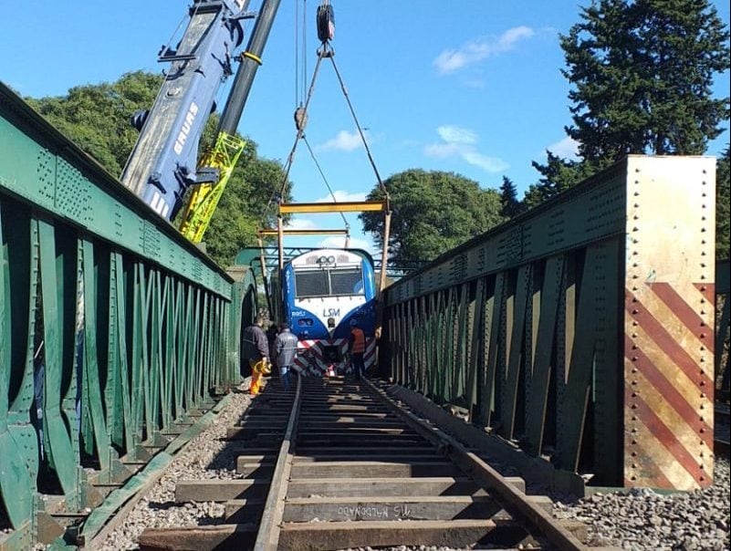 Tren San Martín: removieron la locomotora y comenzaron con el acondicionamiento de las vías | Actualidad