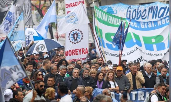 Casi 30 allanamientos y varios imputados por extorsión para concurrir a manifestaciones sociales | Política