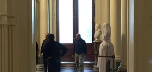 Milei descubrirá este martes un busto de Menem en la Casa Rosada: el significado de la fecha | Política