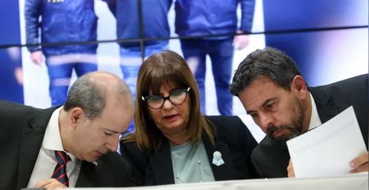 Bullrich: "En los allanamientos se encontró dinero y elementos probatorios" | Política