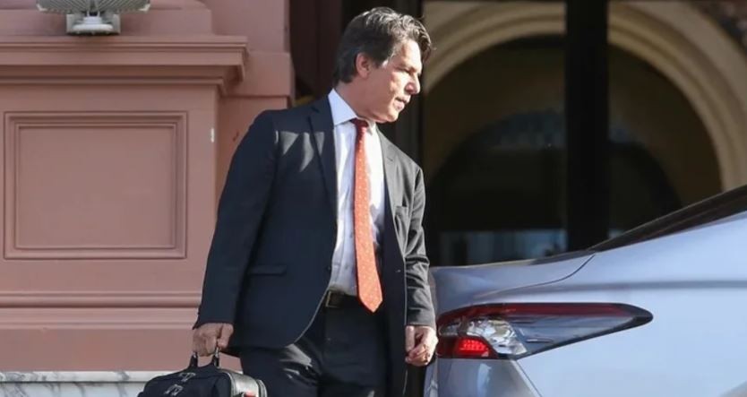 Posse descartó la dolarización y defendió la economía en un mensaje a los senadores antes de su visita al Congreso | Política