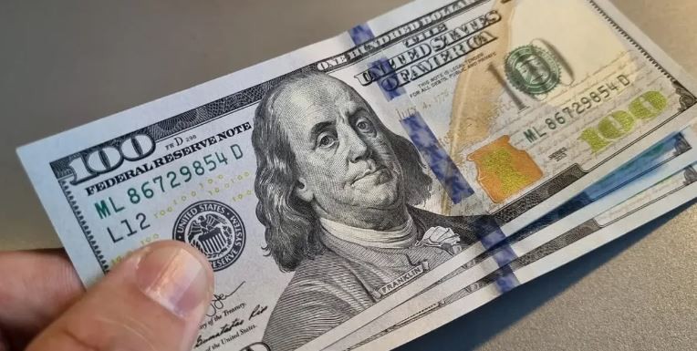 Tras la baja de tasas, el dólar blue subió $30 y alcanzó los $1.100 | Economía