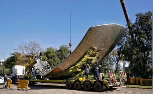 Trasladaron para reparar los pétalos dañados de la Floralis Genérica | Actualidad