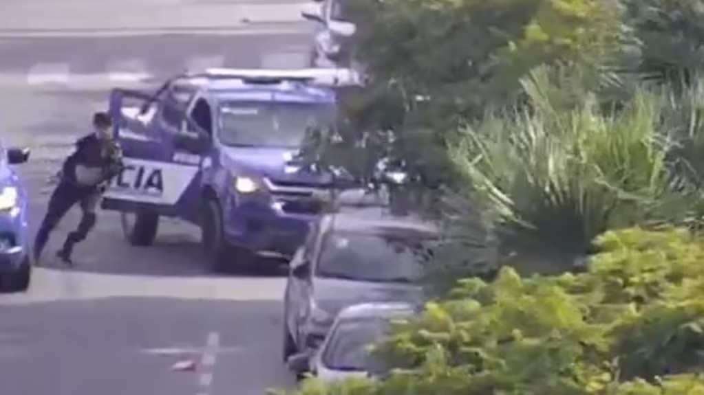 Video: dos policías salvaron a una nena de 3 años ahogada con un cereal en el jardín | Actualidad