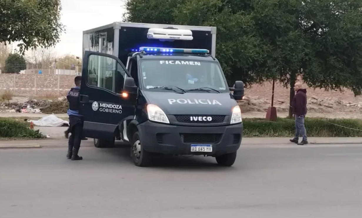 Policía de civil mató al ladrón que intentó robarle cuando acompañaba a su hijo a tomar el colectivo | Actualidad