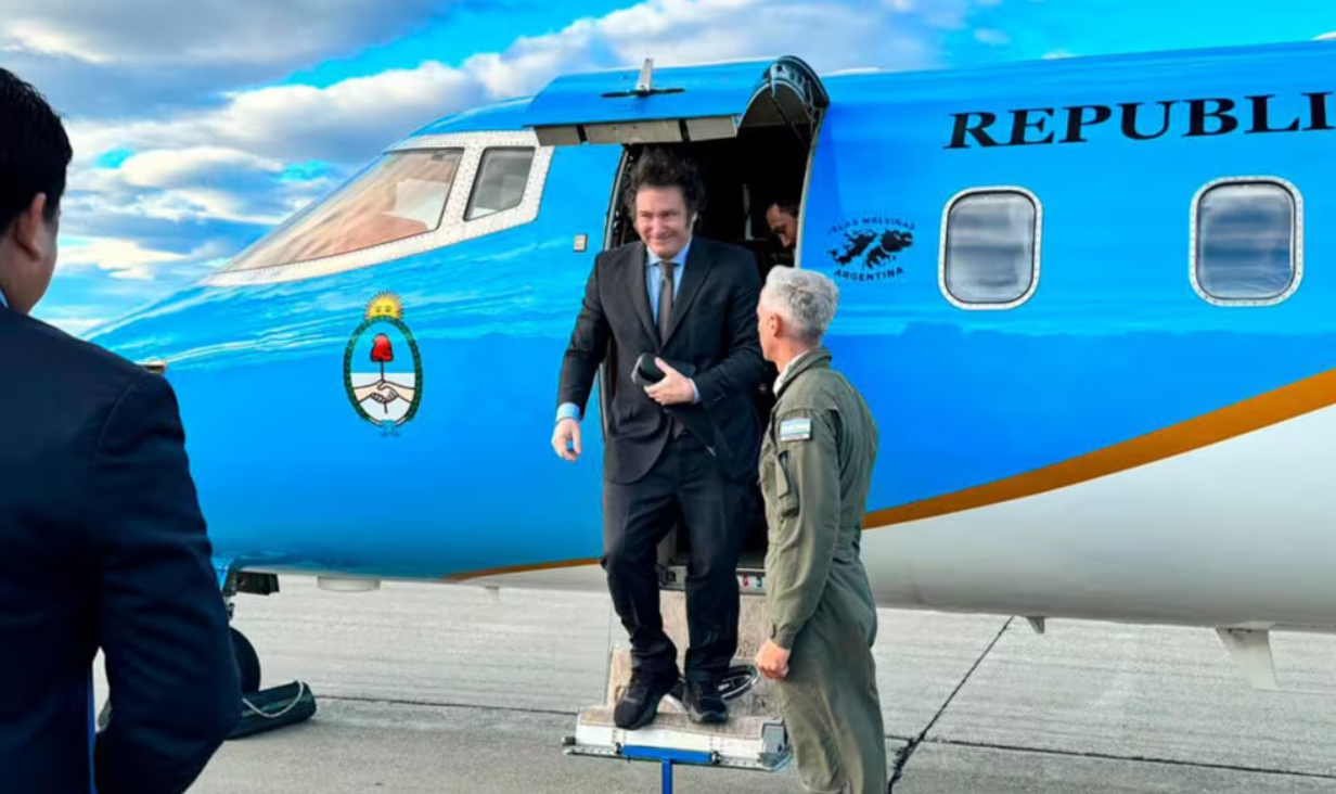 Diputados radicales denunciaron a Milei y al secetario de culto por los gastos de su viaje a España | Política