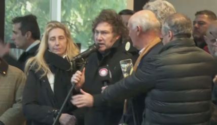 La promesa de Milei al campo: "Vamos a eliminar el impuesto PAIS y las retenciones" | Política