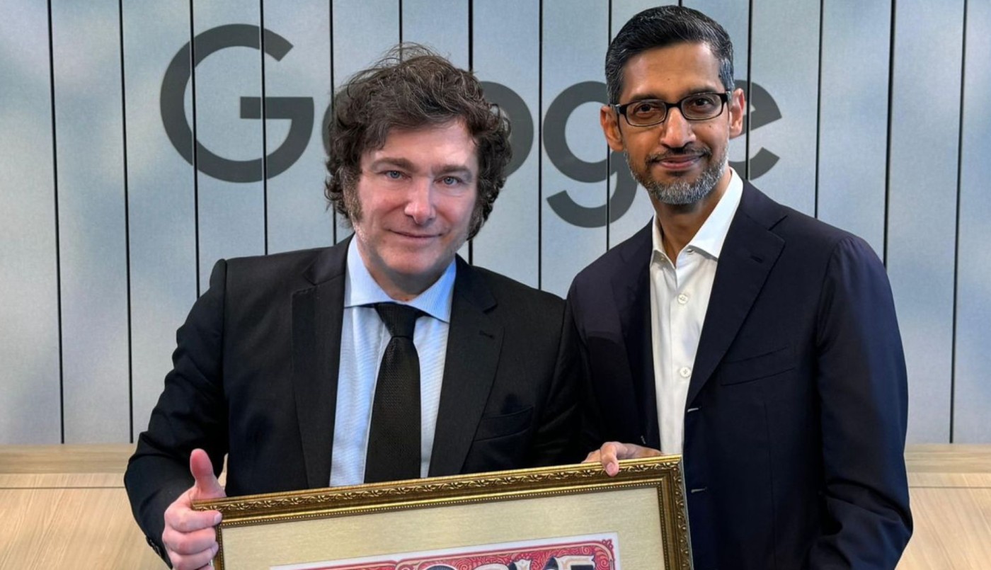 Milei se reunió con el CEO de Google y recibió un particular regalo | Política