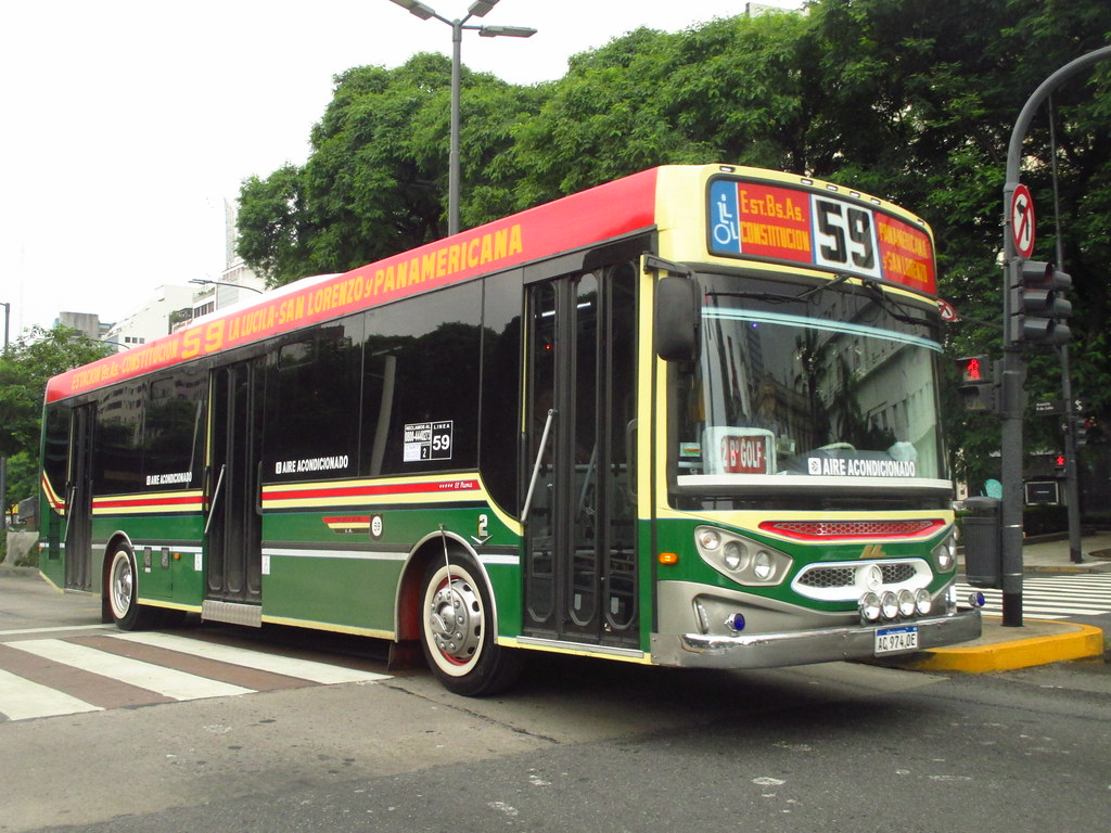 Siete detenidos tras robarle el celular a la pasajera de un colectivo en Palermo | Actualidad
